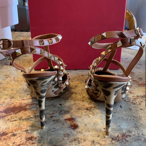 Valentino Garavani Rockstud 40MM Calf Hair Ankle Strap Pump Size 40 - Picture 4 of 7